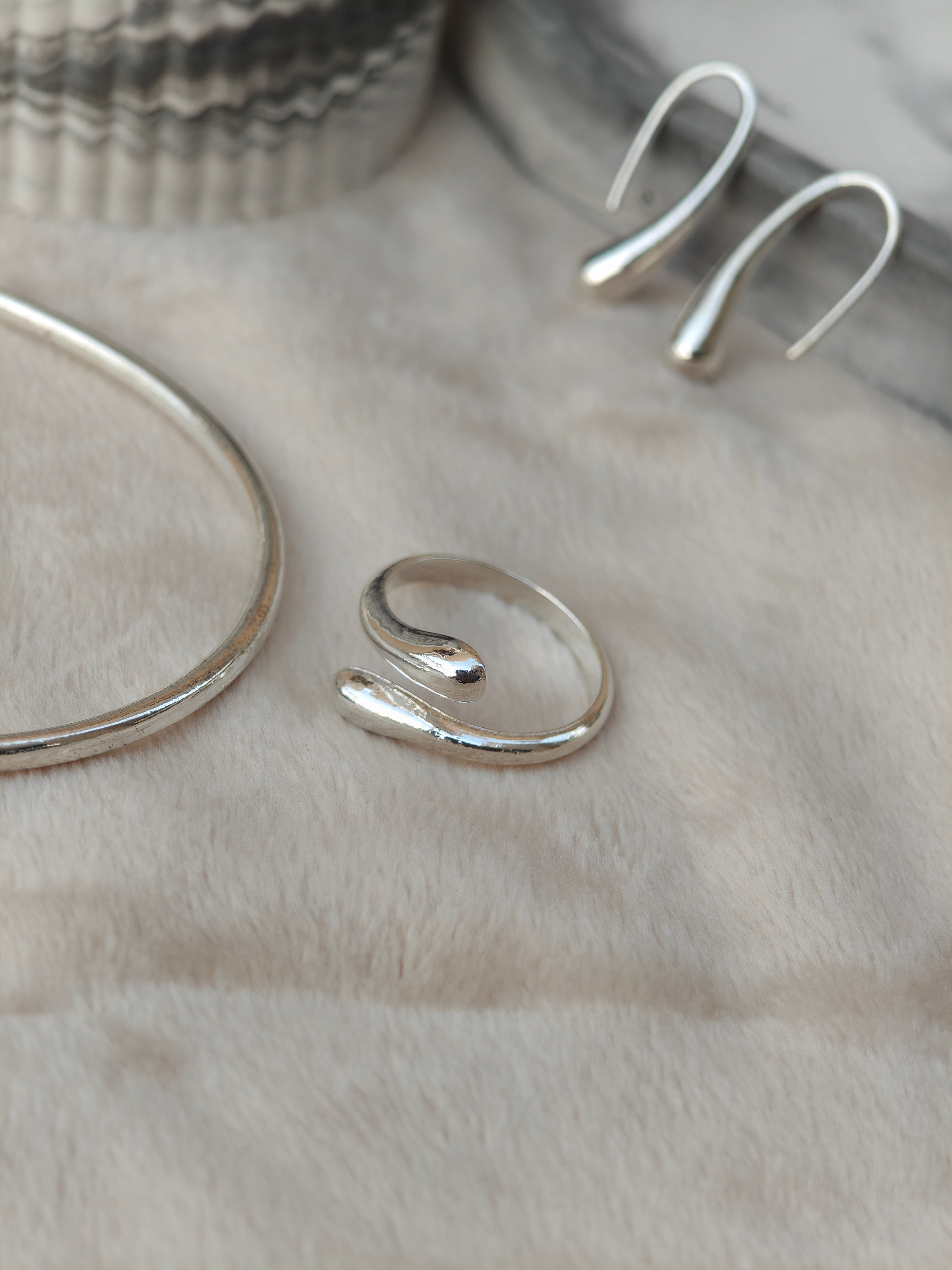 Aura Liquid Teardrop 4-Piece Silver Jewellery Set - Necklace, Bangle, Ring, and Earrings close up view