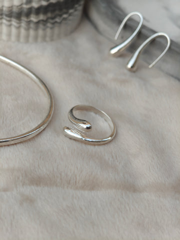 Aura Liquid Teardrop 4-Piece Silver Jewellery Set - Necklace, Bangle, Ring, and Earrings close up view