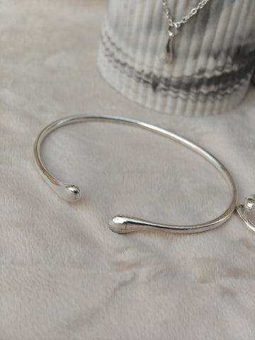 Aura Liquid Teardrop 4-Piece Silver Jewellery Set - Necklace, Bangle, Ring, and Earrings close up view