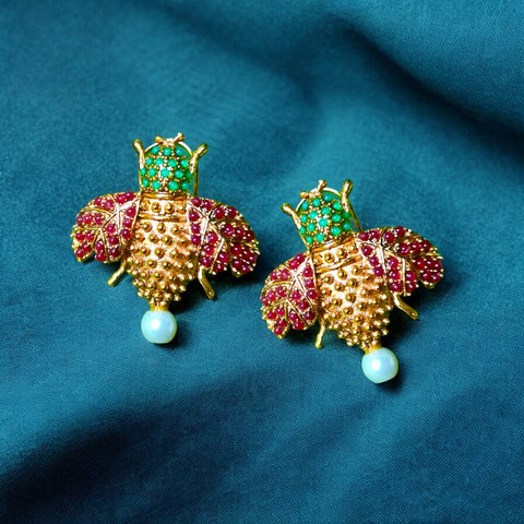 Buzzing Beauty – Bee-Inspired Earrings (GR)