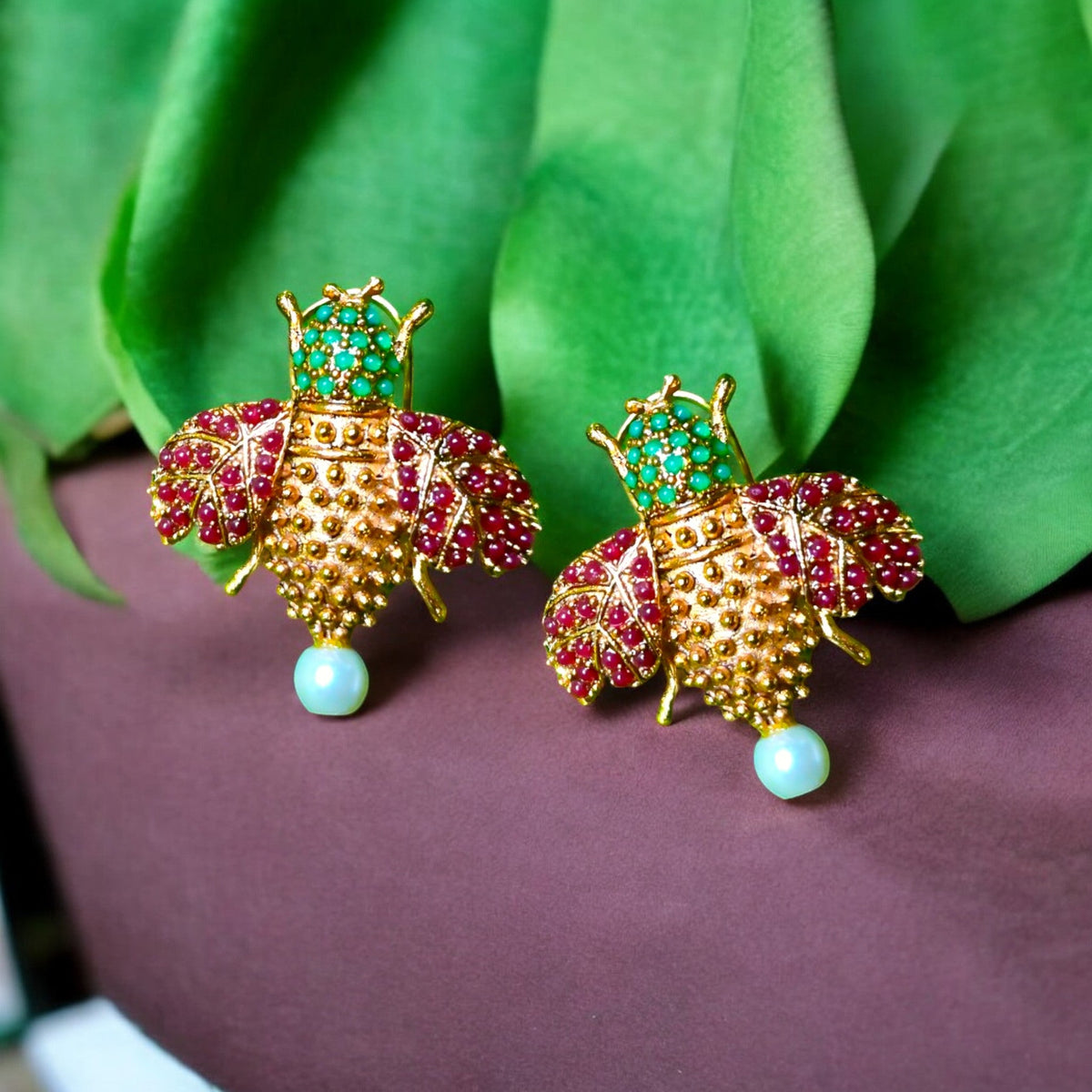 Buzzing Beauty – Bee-Inspired Earrings (GR)