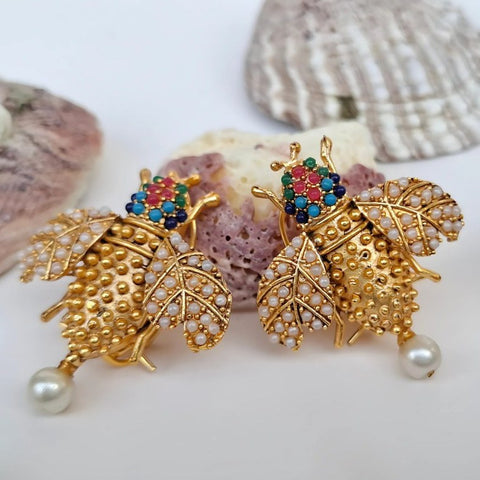 Buzzing Beauty – Bee-Inspired Earrings (GW)