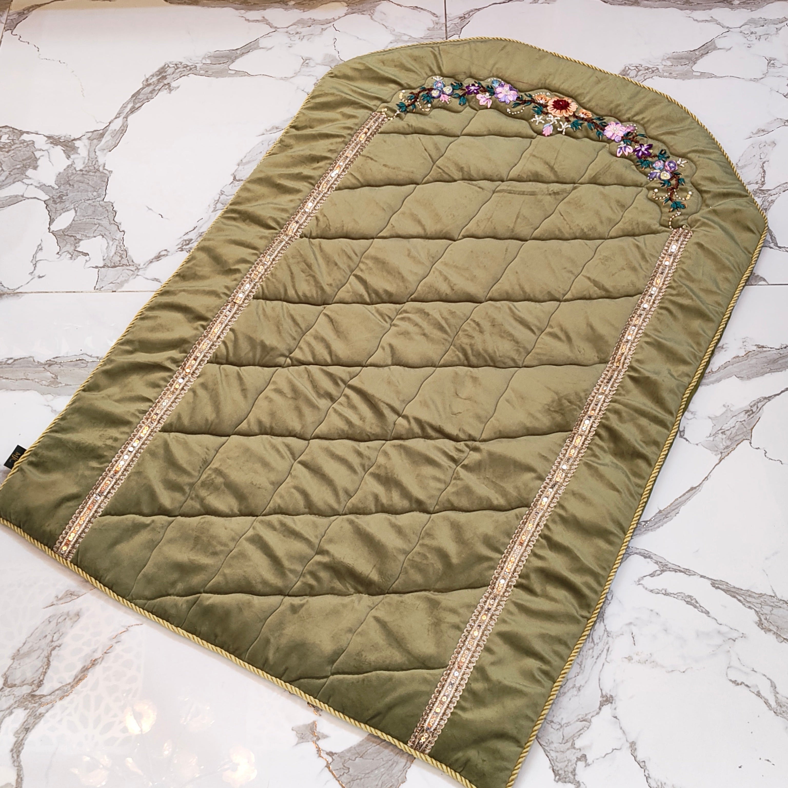 Velvet Prayer Mat Set with Hand-Embroidered Ribbon Flowers – Includes Qur’an & Beads Pouch