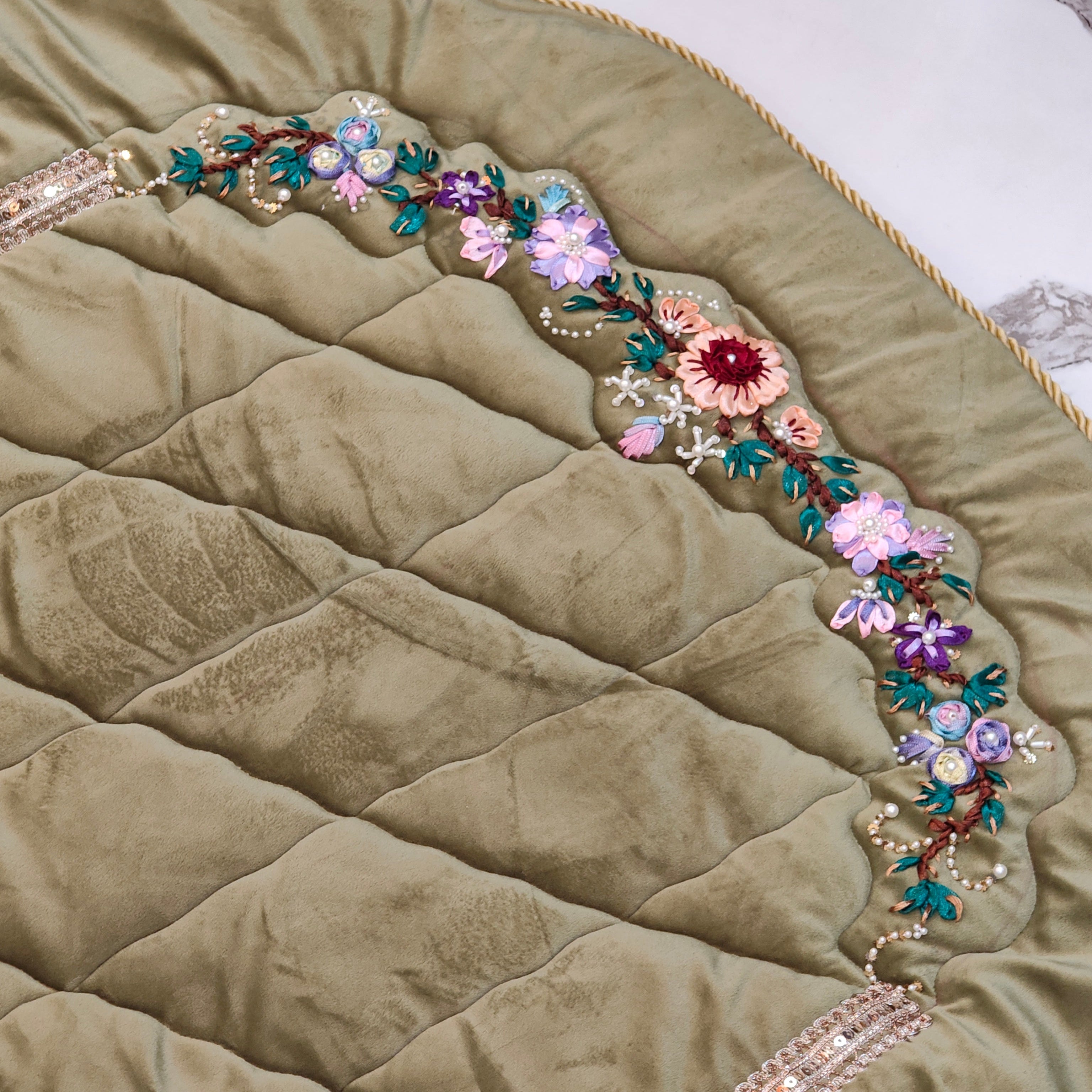 Velvet Prayer Mat Set with Hand-Embroidered Ribbon Flowers – Includes Qur’an & Beads Pouch