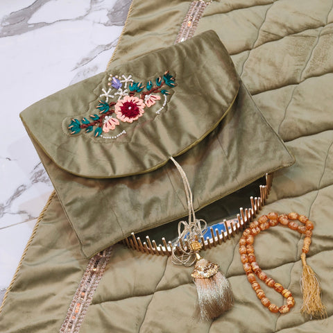 Velvet Prayer Mat Set with Hand-Embroidered Ribbon Flowers – Includes Qur’an & Beads Pouch