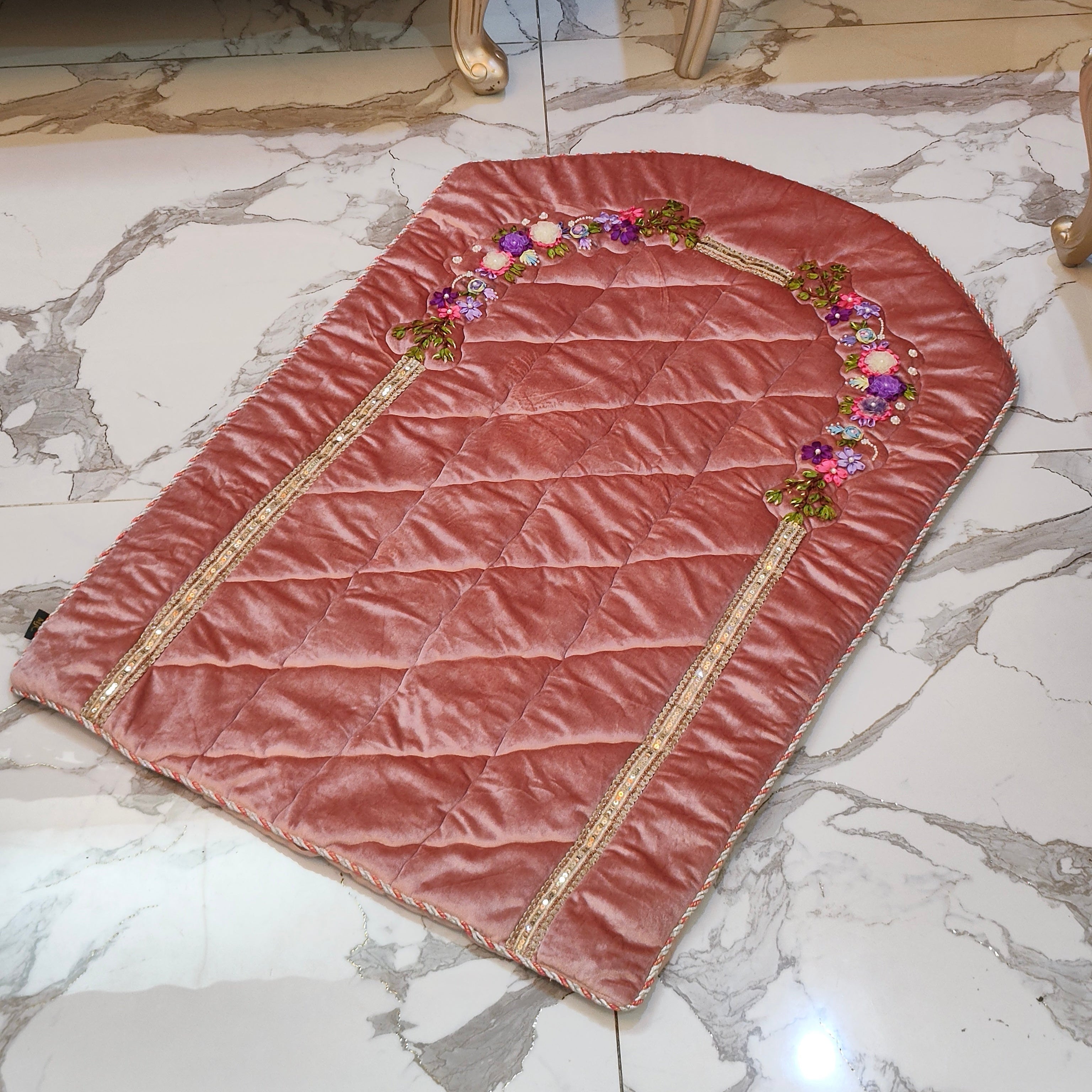 Velvet Prayer Mat Set with Hand-Embroidered Ribbon Flowers – Includes Qur’an & Beads Pouch
