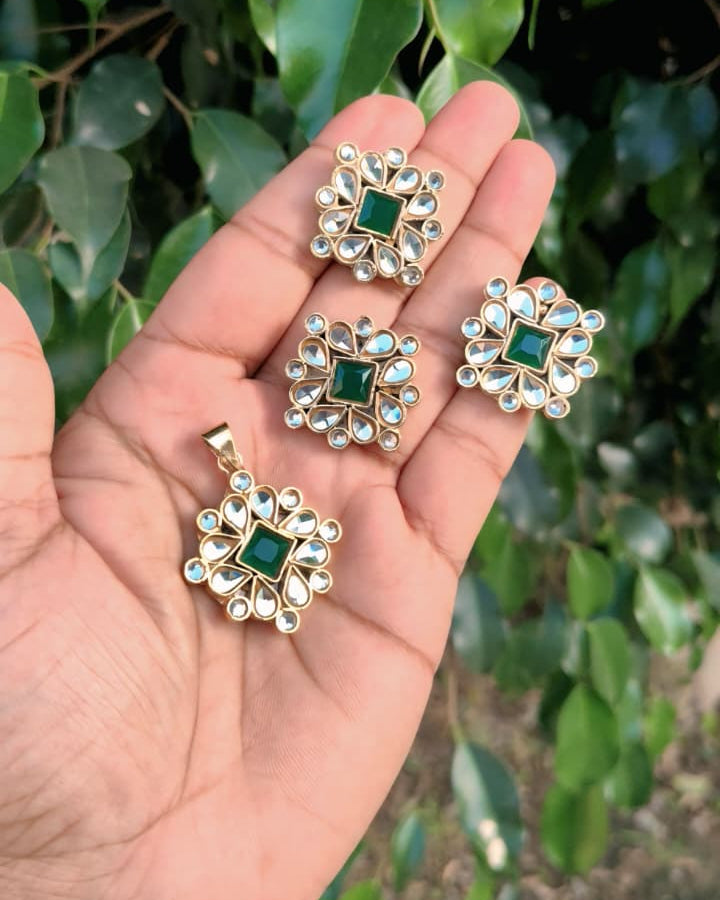 Nooré Zümrüt Kundan Set – Emerald Green Pendant, Earrings &amp; Ring