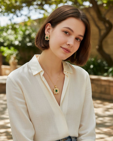 Nooré Zümrüt Kundan Set – Emerald Green Pendant, Earrings &amp; Ring