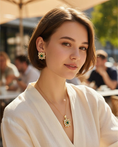Nooré Zümrüt Kundan Set – Emerald Green Pendant, Earrings &amp; Ring