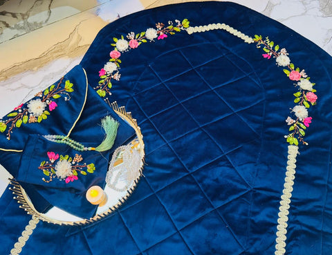 Velvet Prayer Mat Set with Hand-Embroidered Ribbon Flowers – Includes Qur’an & Beads Pouch
