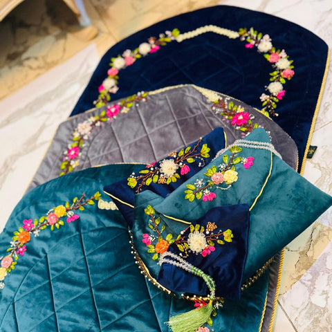 Velvet Prayer Mat Set with Hand-Embroidered Ribbon Flowers – Includes Qur’an & Beads Pouch