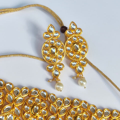Zarreen Kundan Pearl Choker Set