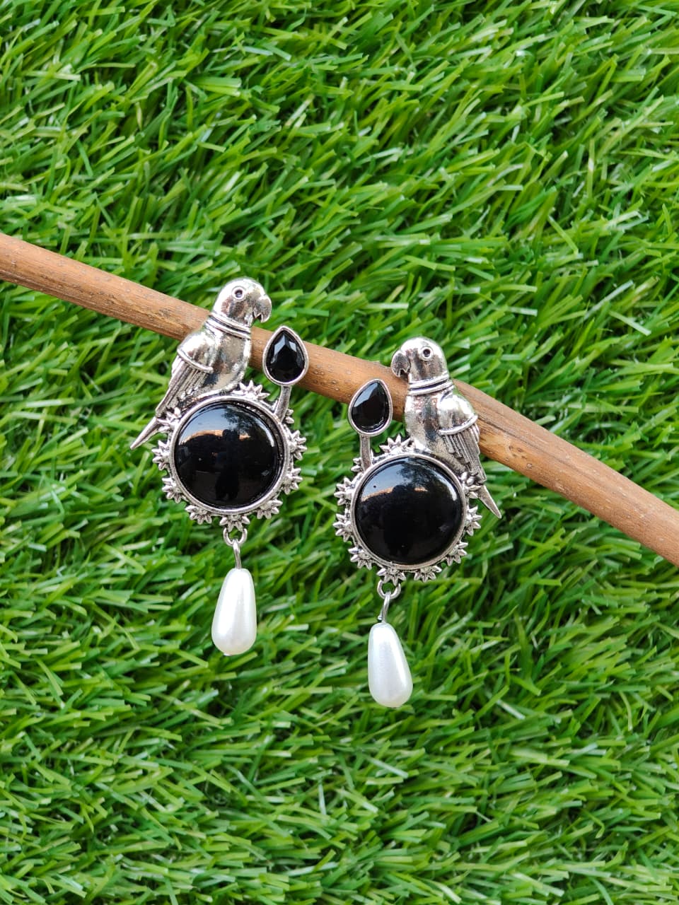 oxidized-silver-parrot-earrings 